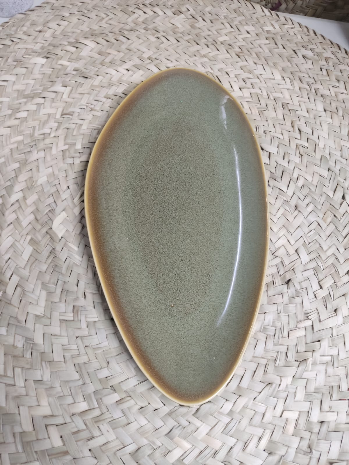 Large Oval Ceramic Plate with Greenish-Brown Gradient - Diqqawi Plates